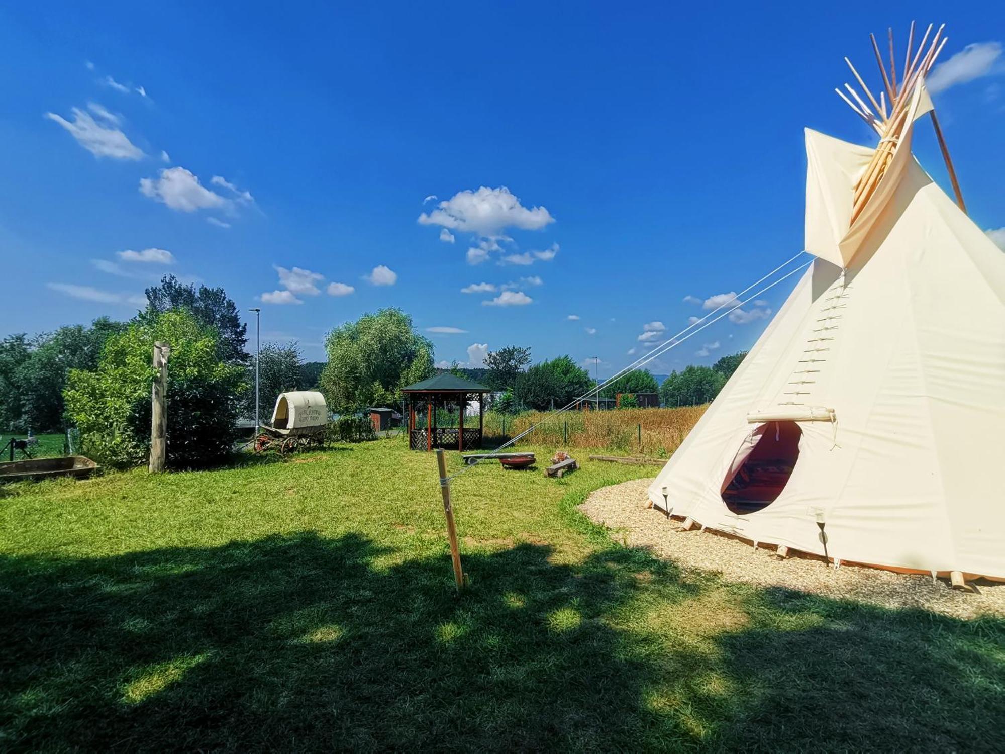 Teepee Camp Lounky Hotel Chodouny Luaran gambar